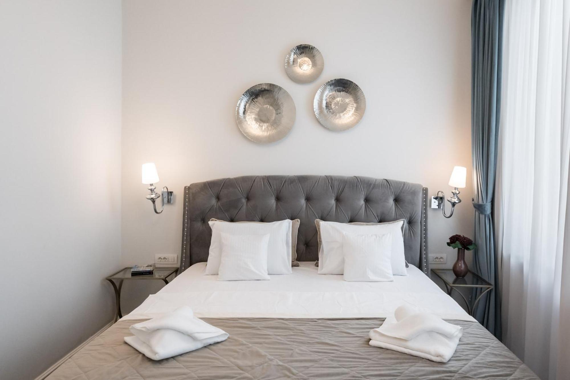 Highline Downtown Aparthotel Oldtown Unirii Square Букурещ Екстериор снимка