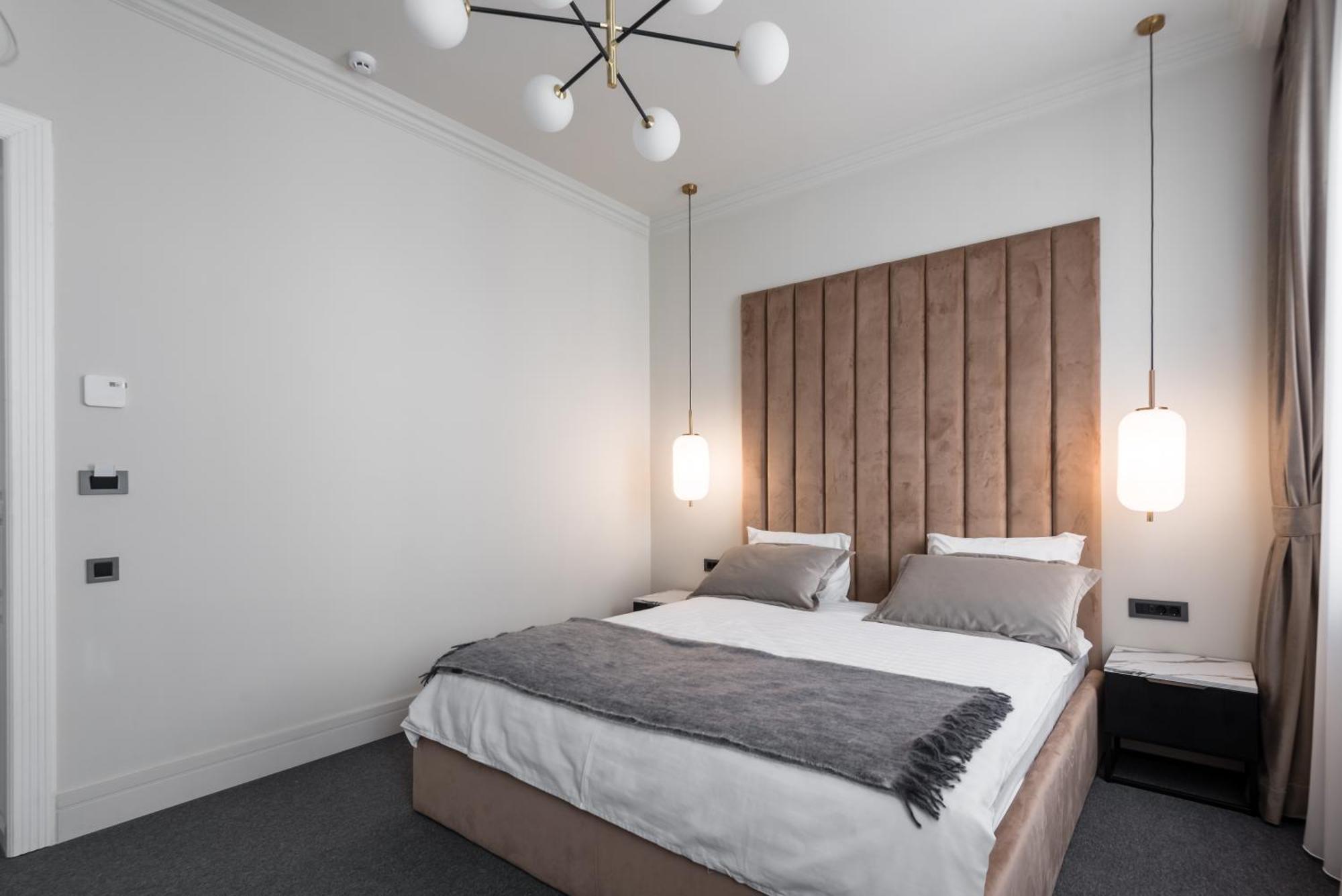 Highline Downtown Aparthotel Oldtown Unirii Square Букурещ Екстериор снимка