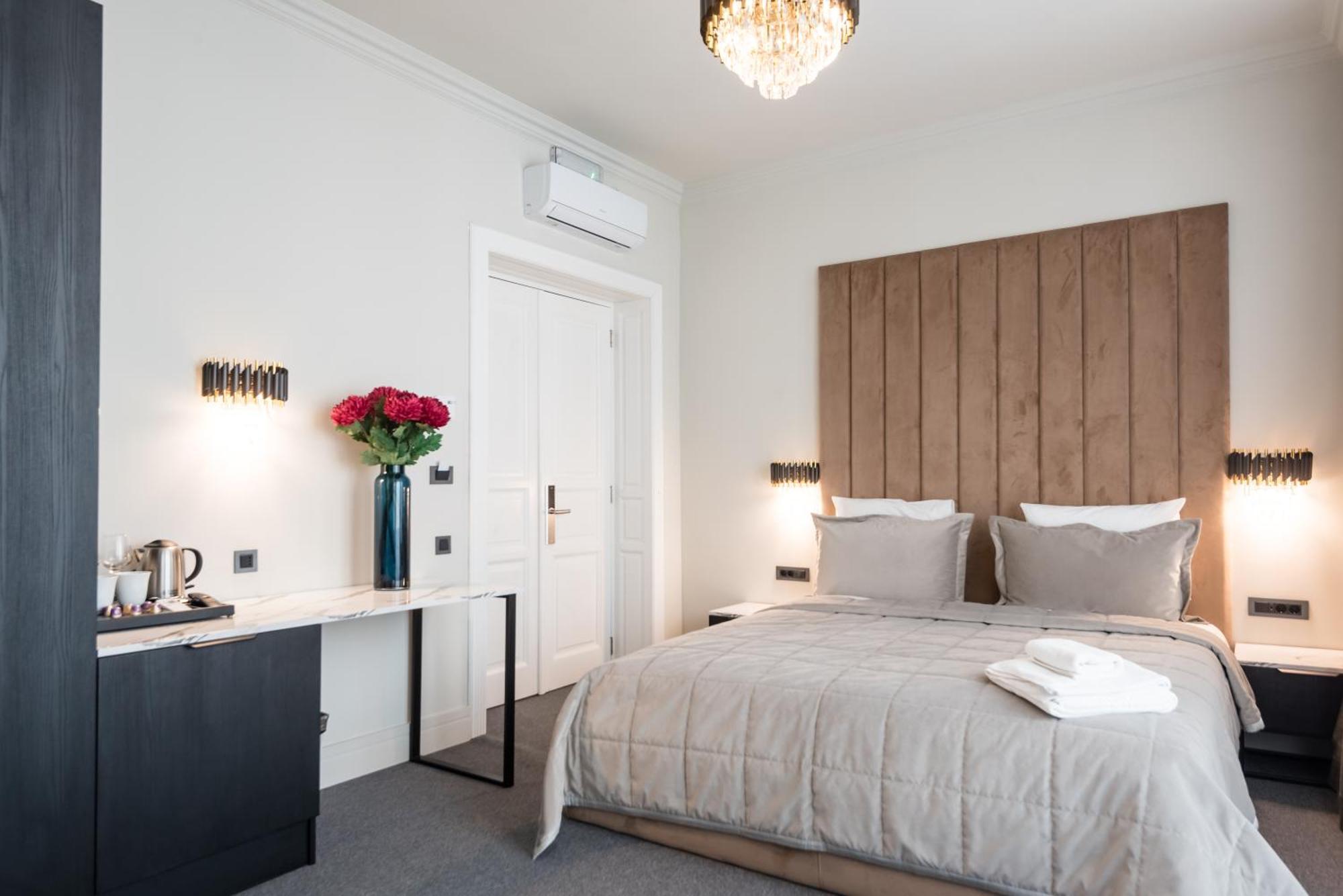 Highline Downtown Aparthotel Oldtown Unirii Square Букурещ Екстериор снимка