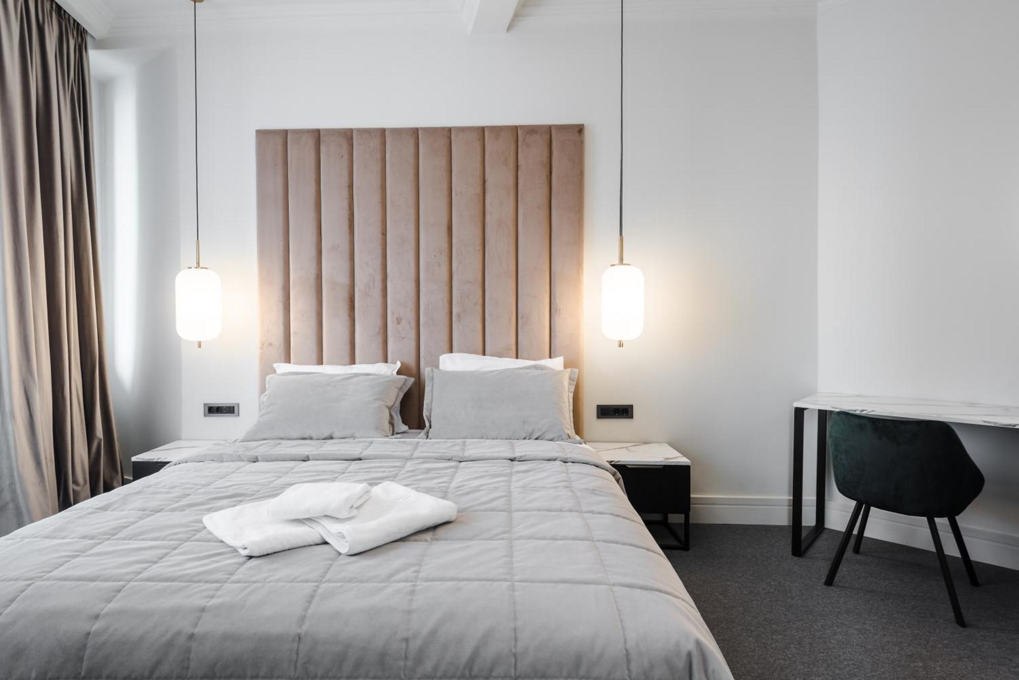 Highline Downtown Aparthotel Oldtown Unirii Square Букурещ Екстериор снимка