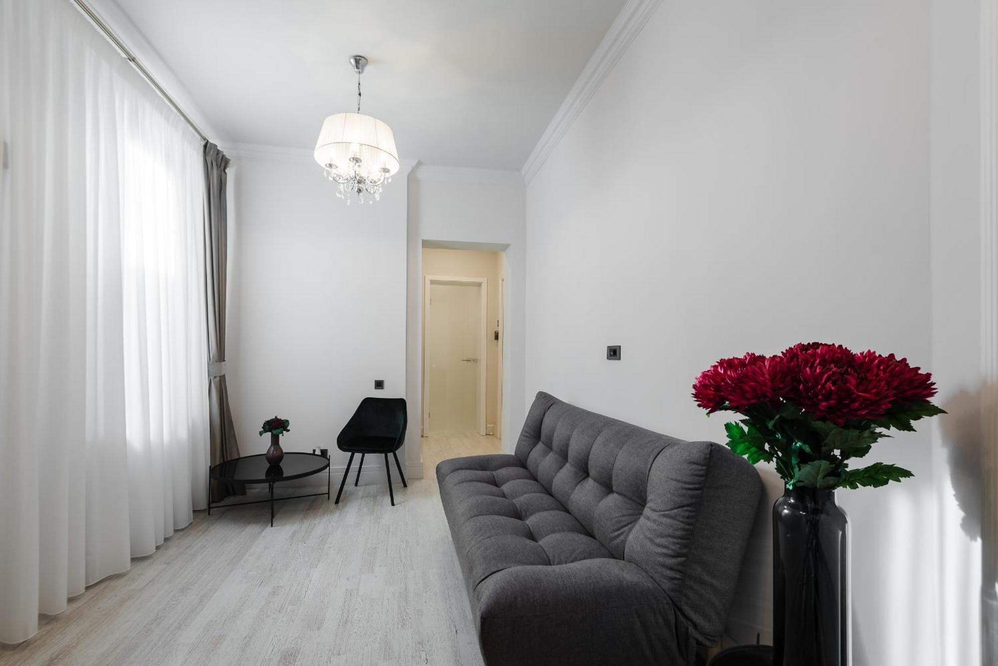 Highline Downtown Aparthotel Oldtown Unirii Square Букурещ Екстериор снимка