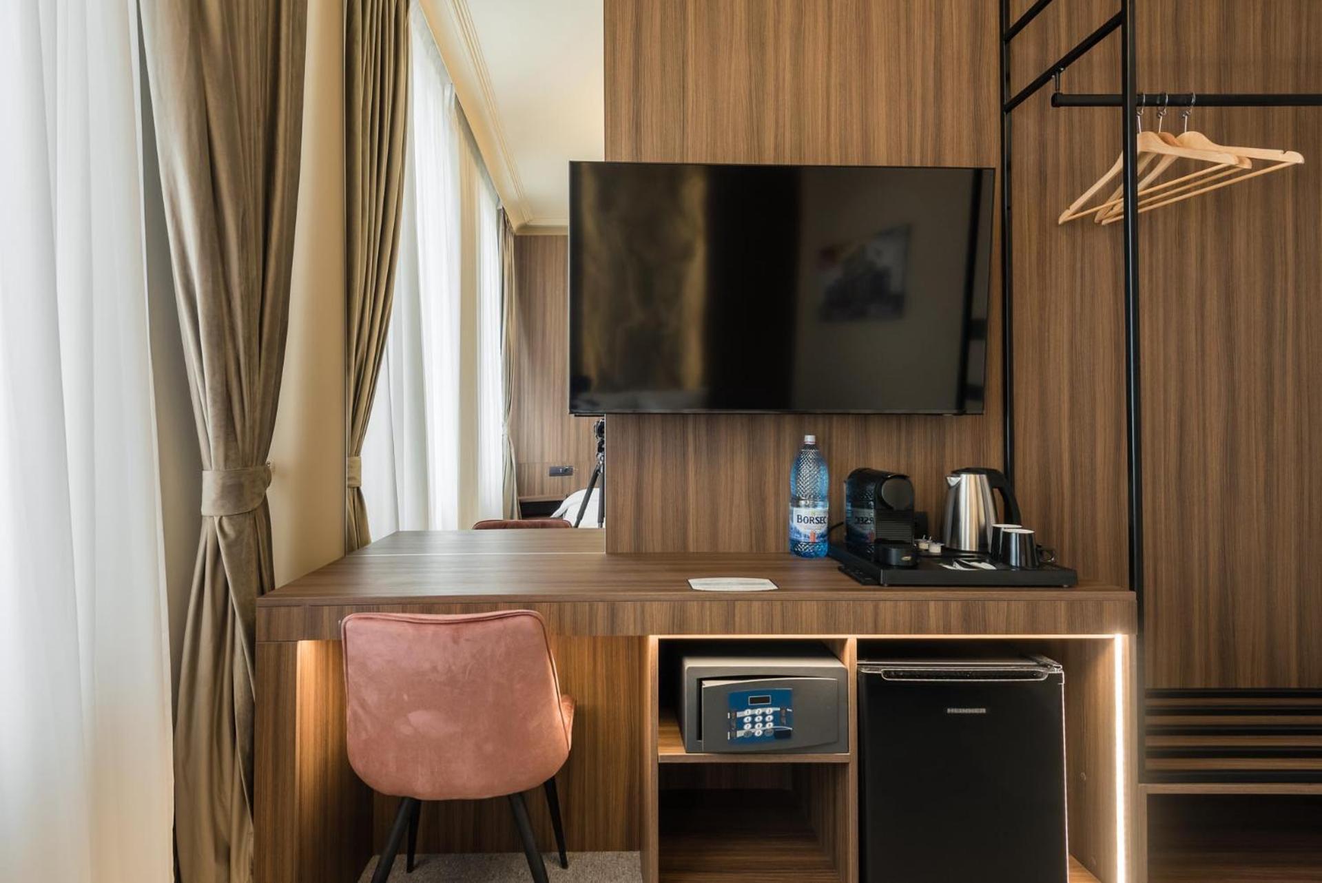 Highline Downtown Aparthotel Oldtown Unirii Square Букурещ Екстериор снимка