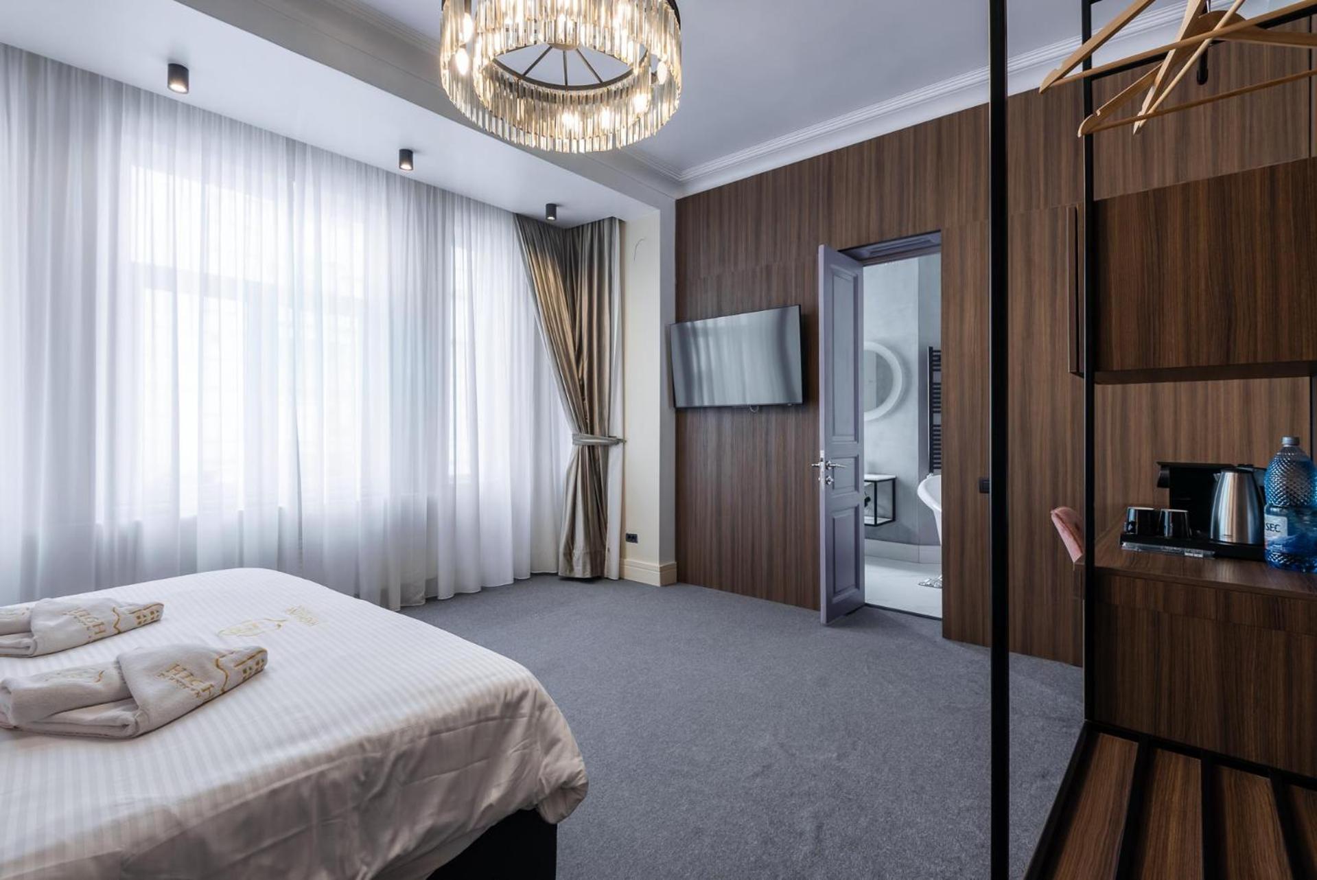 Highline Downtown Aparthotel Oldtown Unirii Square Букурещ Екстериор снимка