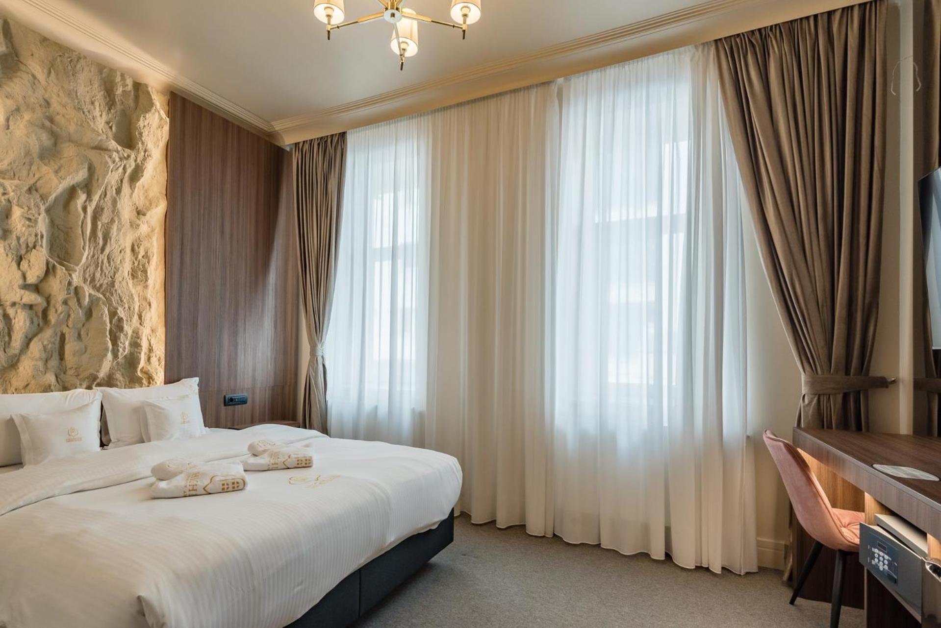 Highline Downtown Aparthotel Oldtown Unirii Square Букурещ Екстериор снимка