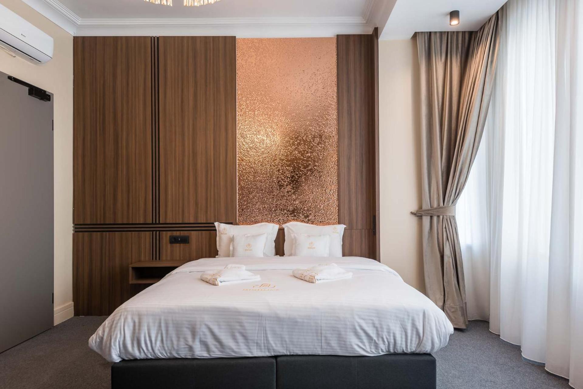Highline Downtown Aparthotel Oldtown Unirii Square Букурещ Екстериор снимка