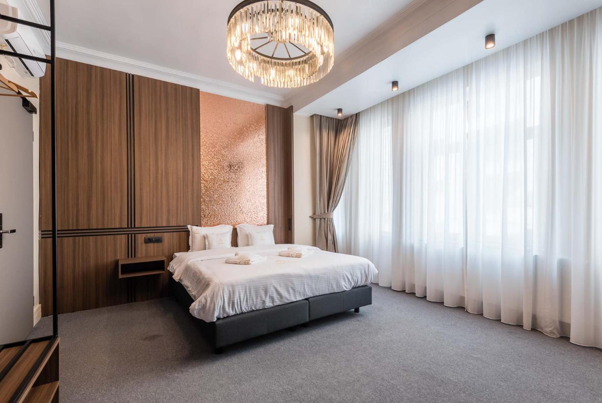 Highline Downtown Aparthotel Oldtown Unirii Square Букурещ Екстериор снимка