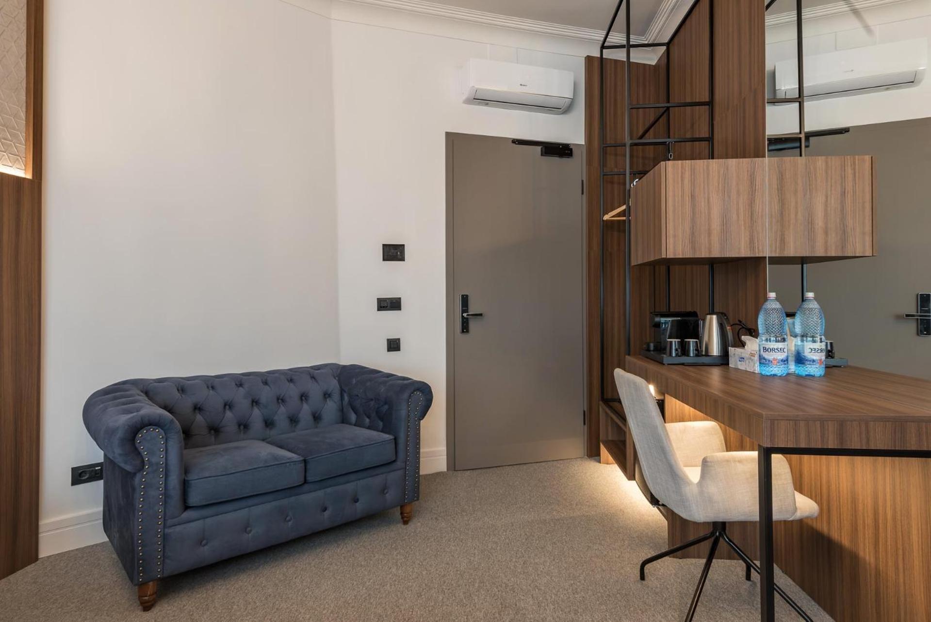 Highline Downtown Aparthotel Oldtown Unirii Square Букурещ Екстериор снимка